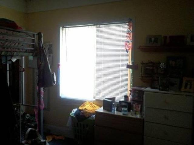 1231 SE 8th St - Photo 2 of 6