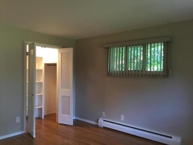 372 Newark St - Photo 3 of 6