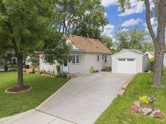 2951 Virginia Ave S - Photo 2 of 6