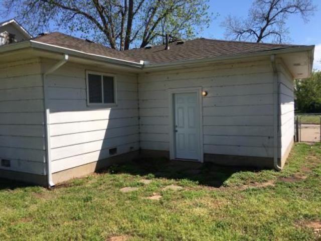 909 W 24th Pl - Photo 3 of 6