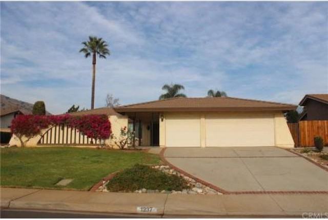 1237 Oak Mesa Dr - Photo 2 of 6