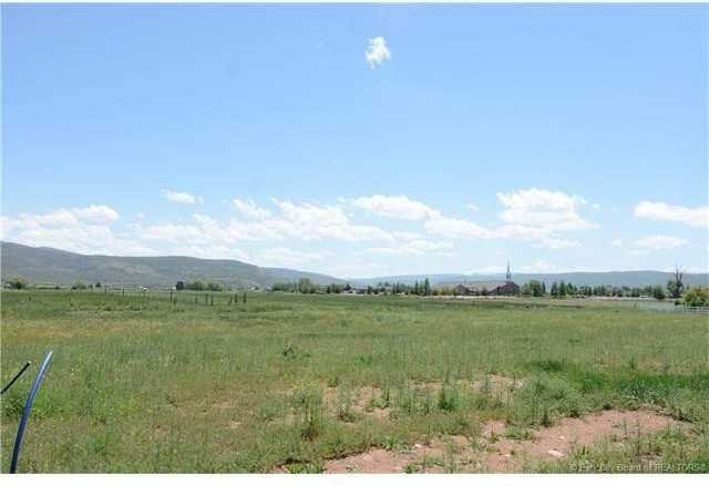 733 Spruce Way - Photo 2 of 8