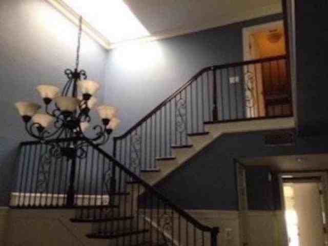 1177 Kingston St - Photo 2 of 4