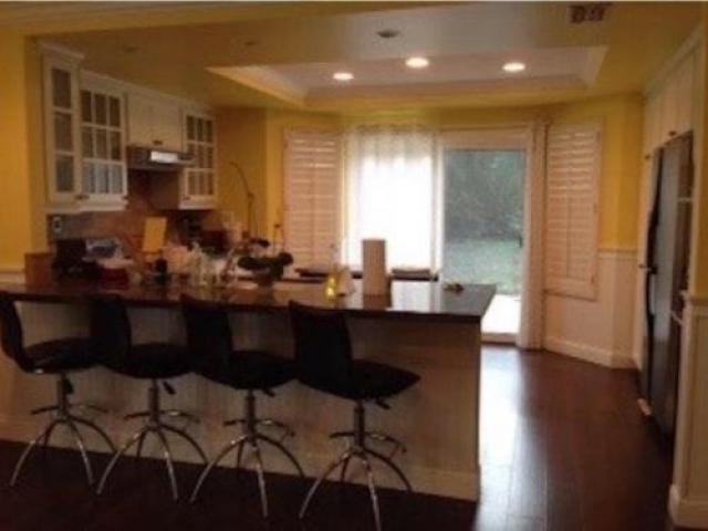 1177 Kingston St - Photo 3 of 4