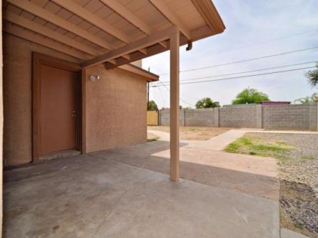 4206 N 30th Dr - Photo 3 of 6