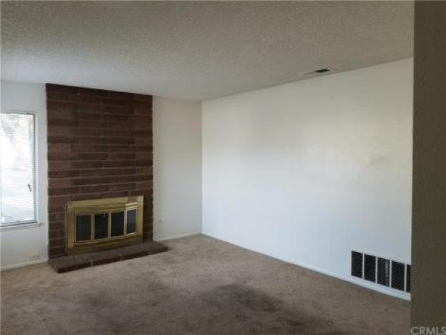 1525 Creekside Dr - Photo 2 of 6