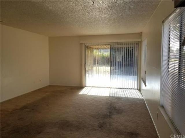 1525 Creekside Dr - Photo 3 of 6