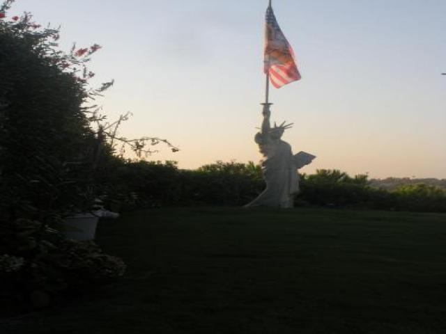 2555 Eastbluff Dr - Photo 3 of 4