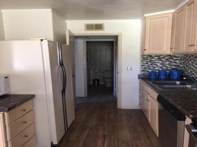 3184 Club Cir E - Photo 2 of 6