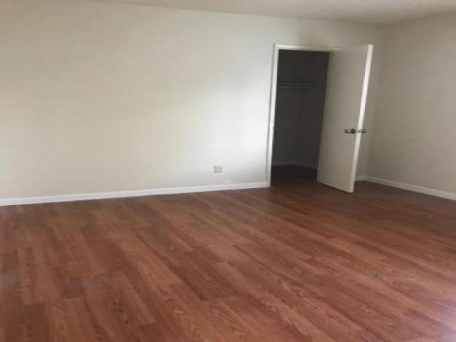 3270 34th Ave - Photo 3 of 6