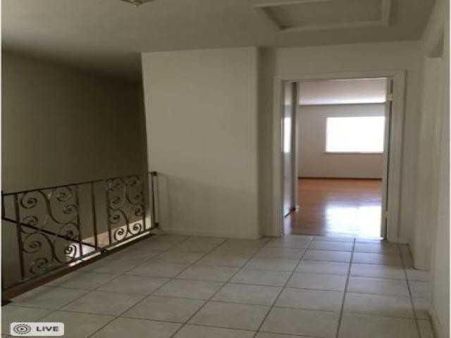 2425 Whitethorne Dr - Photo 3 of 6