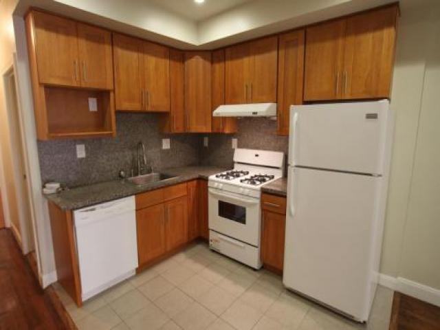 825 North Point St - Photo 3 of 6