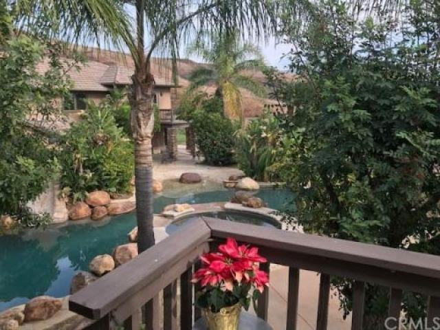 3875 Ravenswood Dr - Photo 2 of 6