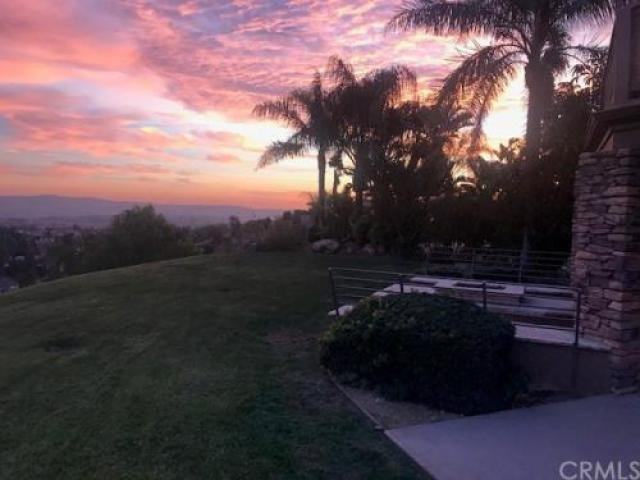 3875 Ravenswood Dr - Photo 3 of 6