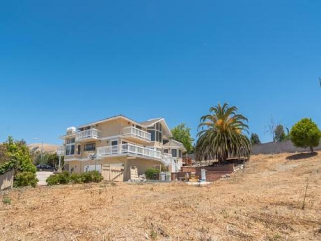 683 Windmill Ct - Photo 3 of 6