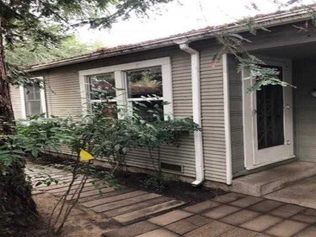 1319 Sycamore St - Photo 2 of 6