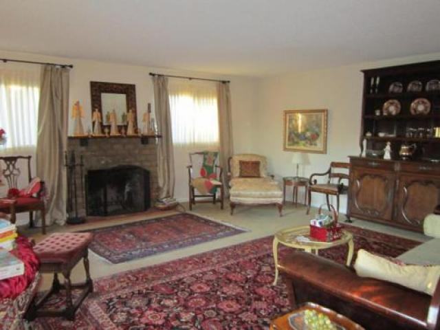 605 Adelyn Dr - Photo 2 of 6