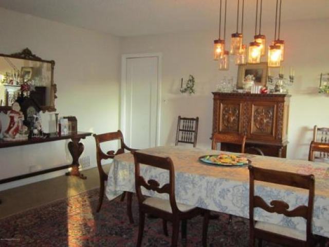 605 Adelyn Dr - Photo 3 of 6