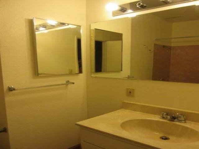 385 Merritt Ave - Photo 2 of 6