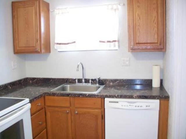 119 S Lewis St - Photo 3 of 6