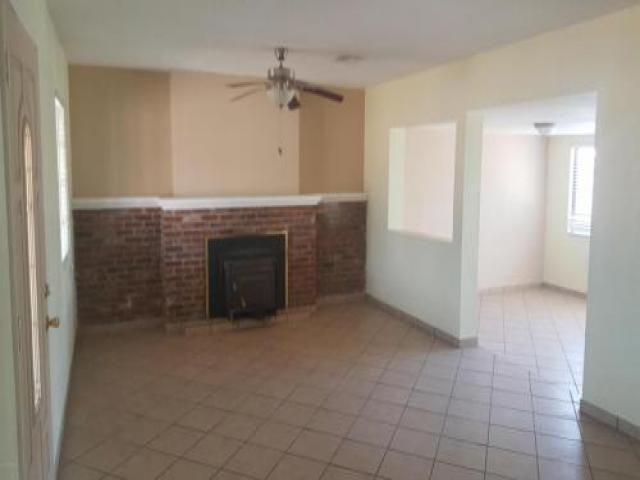 1553 E 9th St - Photo 3 of 6