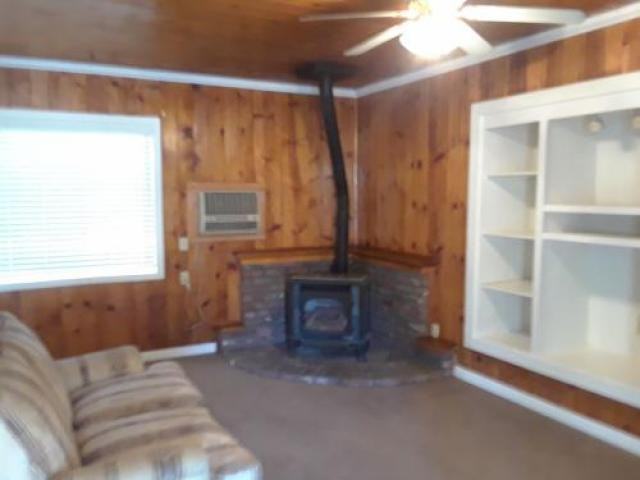 2518 Commercial Ave - Photo 3 of 6