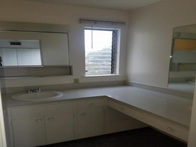 615 Jackson St - Photo 2 of 6