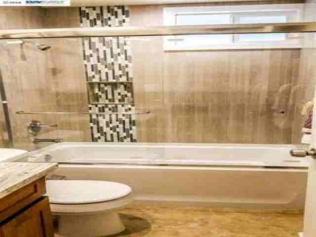 42033 Benbow Dr - Photo 2 of 6