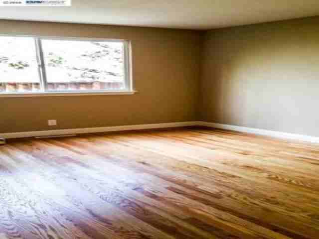 42033 Benbow Dr - Photo 3 of 6