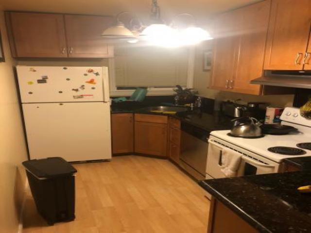 301 Laurel Way - Photo 2 of 6