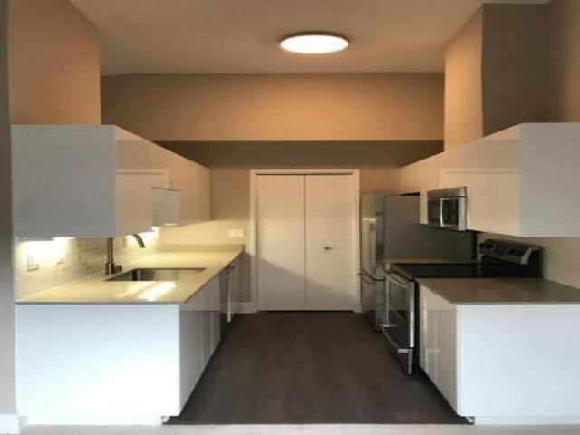 204 Shoreline Ct - Photo 2 of 6