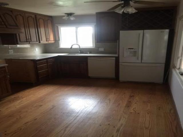 2321 Fleetwood Dr - Photo 3 of 6