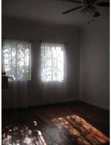 512 N Alexandria Ave - Photo 2 of 6