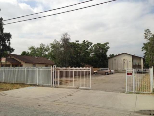 860 E 2nd St - Photo 2 of 6