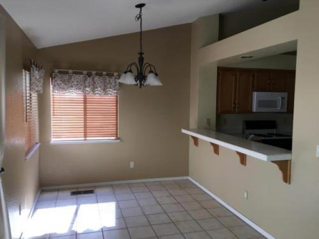 733 Sienna Ln - Photo 3 of 6