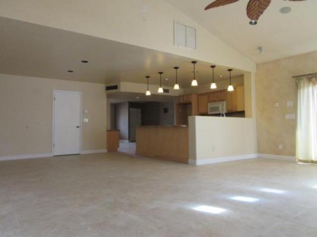 3915 E Paradise Dr - Photo 3 of 6