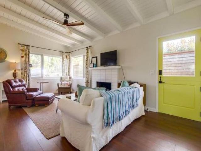 759 Bellevue Pl - Photo 2 of 6