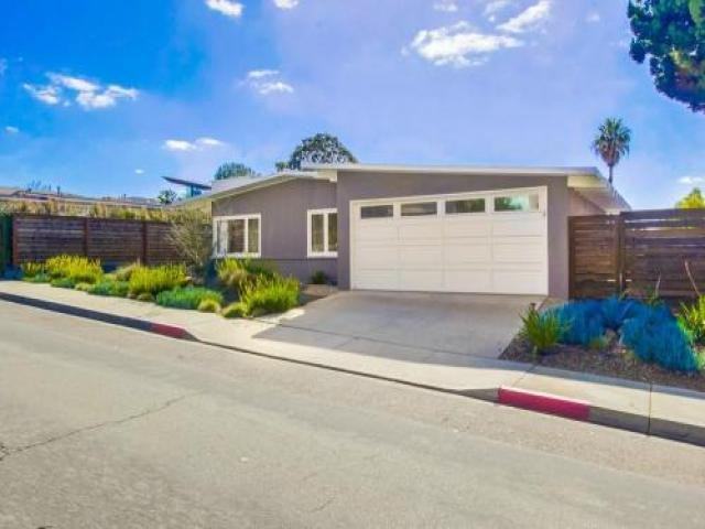 759 Bellevue Pl - Photo 3 of 6