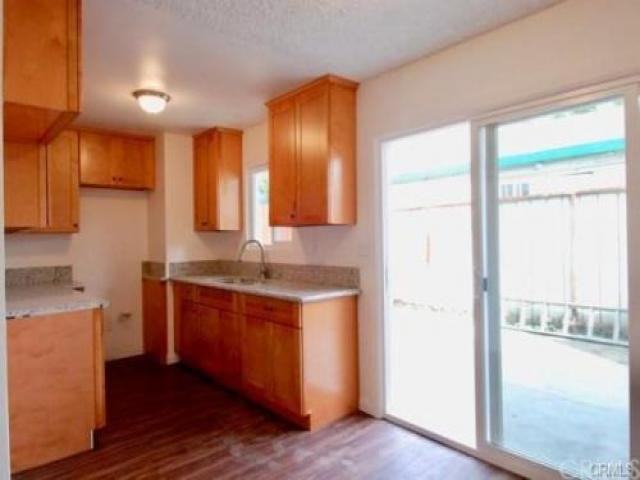 1621 W 19th St - Photo 2 of 3