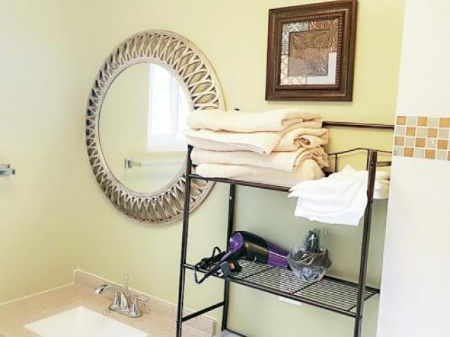 834 N Madison Ave - Photo 3 of 6