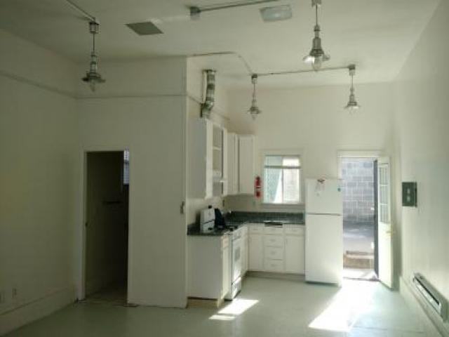 8529 Bancroft Ave - Photo 2 of 6