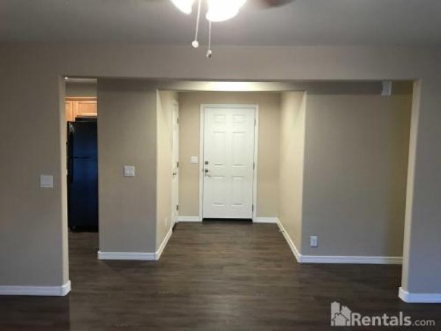 128 E Glade Ave - Photo 3 of 6
