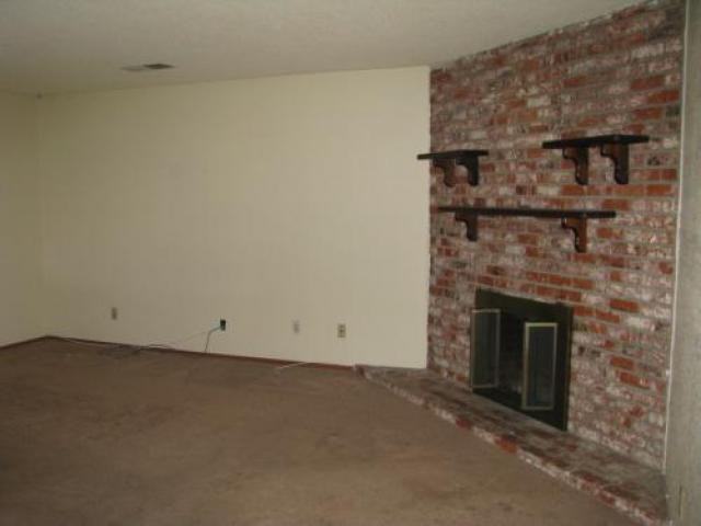 1812 Murrietta Ln - Photo 3 of 6