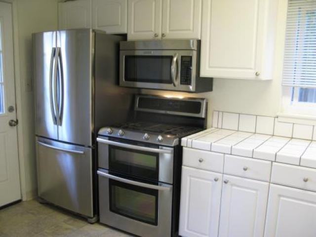 2349 Peachtree Ln - Photo 3 of 5