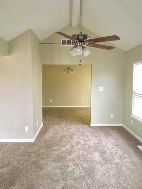 7913 Kenhurst Dr - Photo 2 of 14