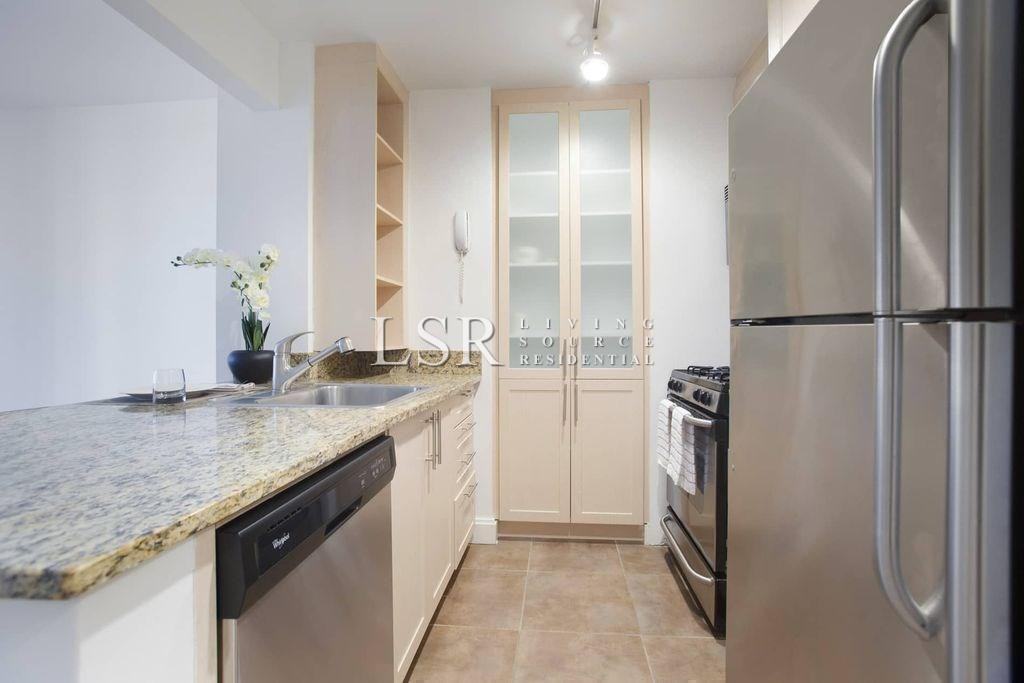 10 Hanover Square #20L