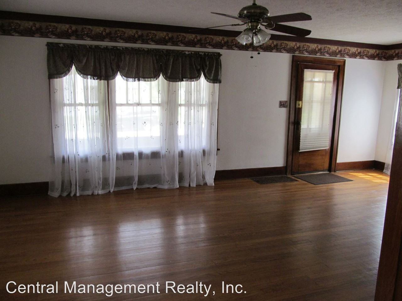 1721 Marine St - Photo 3 of 14