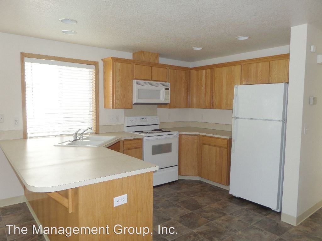 2920 NE 116th Ave - Photo 2 of 15