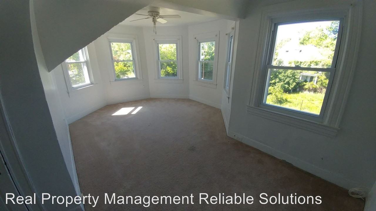 2207 Chelsea Terrace - Photo 2 of 5