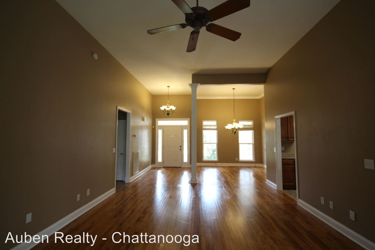 3423 Coach Dr - Photo 2 of 18